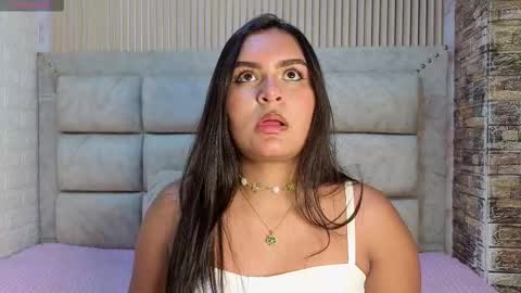 amarahanks_ online show from December 2025 07:30:02 PM