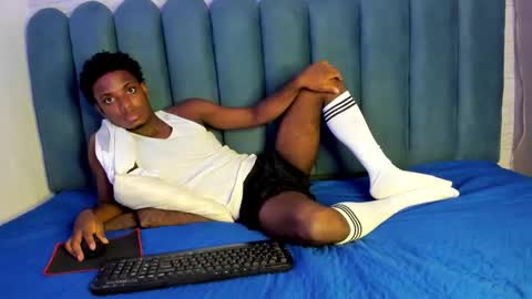 Amare online show from November 2025 07:35:01 PM