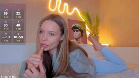 Roxy online show from November 2025 12:37:02 PM