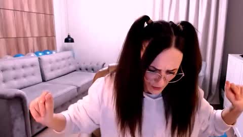 Snapshot of amazingeyes89 chatting on October 2025 02:19:01 PM Izza online show from October 2025 02:19:01 PM