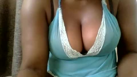 Snapshot of ambar_jasiri chatting on February 2025 01:35:02 PM Mia online show from February 2025 01:35:02 PM