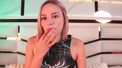 Snapshot of ambar_rosse25 chatting on December 2025 11:41:02 AM Julieta online show from December 2025 11:41:02 AM