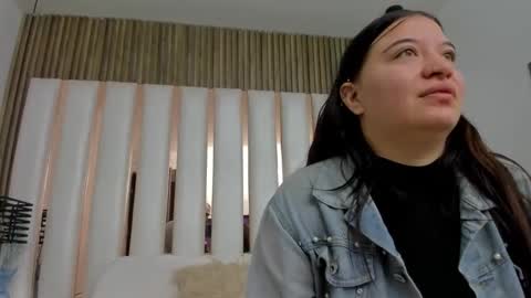 Snapshot of ambargills chatting on January 2026 01:05:02 PM AmbarGills online show from January 2026 01:05:02 PM