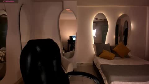 Ambar  online show from November 2025 12:07:01 PM