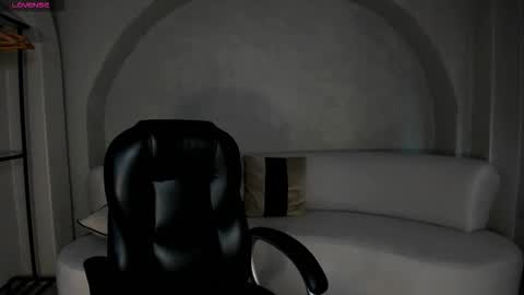 Ambar  online show from November 2025 11:32:01 AM