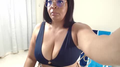 Snapshot of ambarsofhia chatting on February 2025 02:27:02 AM Amber Sofhia online show from February 2025 02:27:02 AM