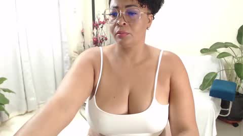 Snapshot of ambarsofhia chatting on February 2025 09:09:01 PM Amber Sofhia online show from February 2025 09:09:01 PM