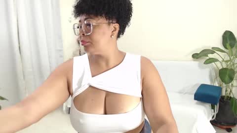 Snapshot of ambarsofhia chatting on February 2025 01:03:02 AM Amber Sofhia online show from February 2025 01:03:02 AM