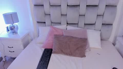 amber  ferrera online show from March 2026 07:42:01 PM