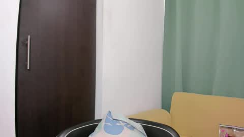 Snapshot of amber_lee20 chatting on December 2024 06:42:02 PM LUISA online show from December 2024 06:42:02 PM