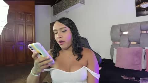 Snapshot of amber_lee20 chatting on February 2025 12:19:02 AM LUISA online show from February 2025 12:19:02 AM