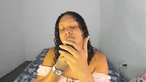 Snapshot of amber_lee20 chatting on October 2025 08:18:02 PM LUISA online show from October 2025 08:18:02 PM