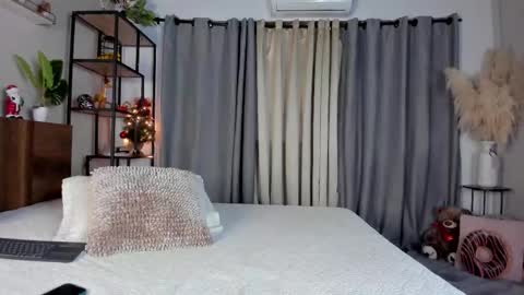 Snapshot of amber_maxwell chatting on December 2025 08:28:02 PM Amber online show from December 2025 08:28:02 PM