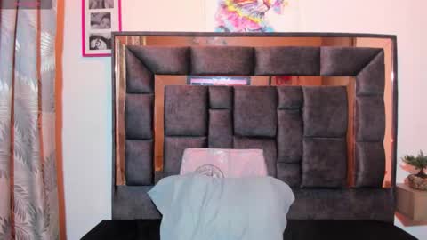 Amber  online show from November 2025 02:11:02 AM