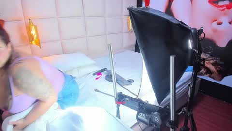 Amber .. online show from April 2026 07:04:02 PM