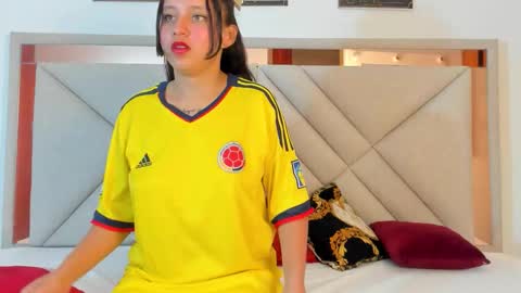 amberqueenx1 online show from February 2026 12:01:01 PM