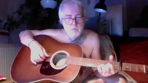 Amberr11 online show from November 2025 11:32:02 PM