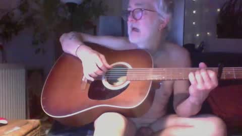 Amberr11 online show from November 2025 06:20:01 PM