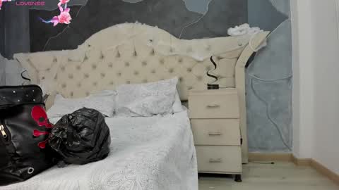 Amber Grey online show from October 2025 12:48:02 PM