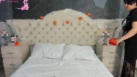 Amber Grey online show from October 2025 12:39:02 PM