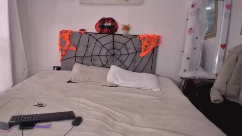 Amber  online show from October 2025 07:14:02 PM