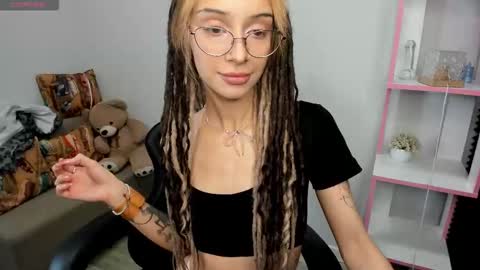 Snapshot of ameli_shell chatting on November 2025 01:05:01 AM Ameli online show from November 2025 01:05:01 AM