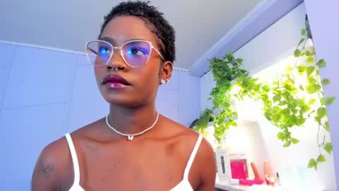 Snapshot of amelia_adms chatting on June 2026 12:33:01 PM Amelia Adams online show from June 2026 12:33:01 PM