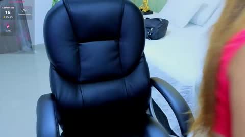 AMELIA online show from October 2025 07:14:02 PM