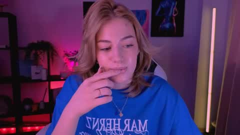 Snapshot of ameliarosaline chatting on May 2026 02:42:01 AM ameliarosaline online show from May 2026 02:42:01 AM