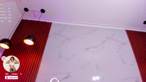 Snapshot of amelie_leigh chatting on December 2024 07:10:01 AM Alejandra online show from December 2024 07:10:01 AM