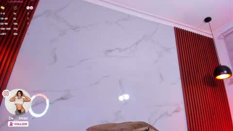 Snapshot of amelie_leigh chatting on December 2024 07:55:01 AM Alejandra online show from December 2024 07:55:01 AM