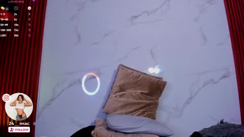 Snapshot of amelie_leigh chatting on January 2025 07:08:01 AM Alejandra online show from January 2025 07:08:01 AM