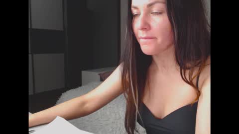 Snapshot of amelinamersi chatting on November 2025 08:27:02 PM amelinamersi online show from November 2025 08:27:02 PM