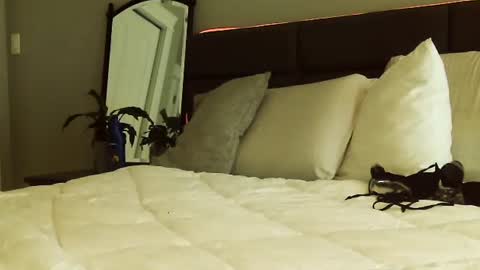 Snapshot of amera_gray chatting on February 2025 07:27:01 PM HOT white naughty leo xxx online show from February 2025 07:27:01 PM