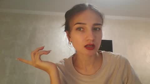 Julia  online show from September 2025 10:04:02 AM