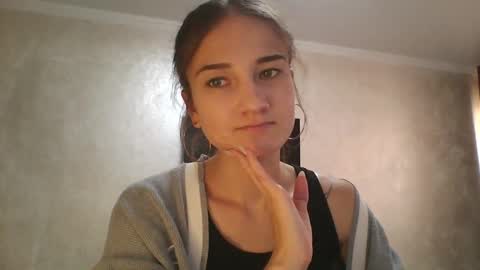 Julia  online show from September 2025 10:17:02 AM