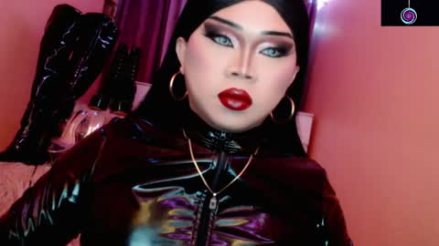Queen Mireska online show from April 2026 12:24:01 PM