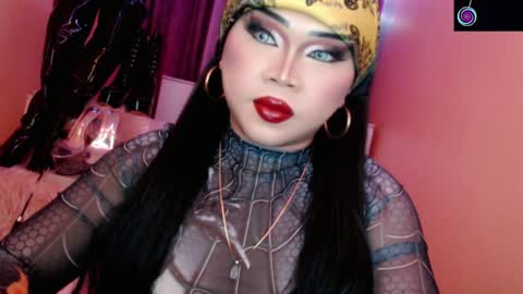 Queen Mireska online show from April 2026 02:55:02 PM
