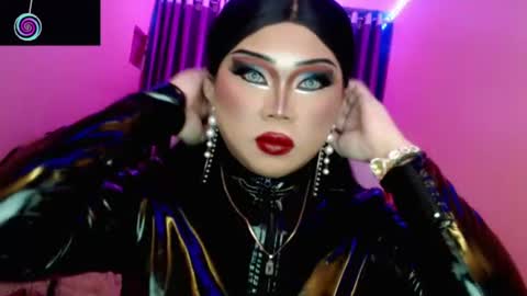 Snapshot of amiadoll chatting on July 2026 01:46:02 PM Queen Mireska online show from July 2026 01:46:02 PM