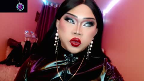 Snapshot of amiadoll chatting on July 2026 01:48:01 PM Queen Mireska online show from July 2026 01:48:01 PM
