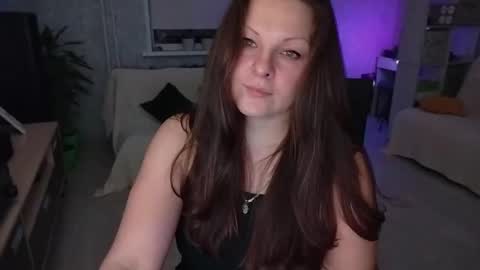 Mila online show from November 2025 09:15:01 PM