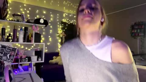 Snapshot of amily_sunray chatting on February 2026 02:07:01 PM Amily online show from February 2026 02:07:01 PM