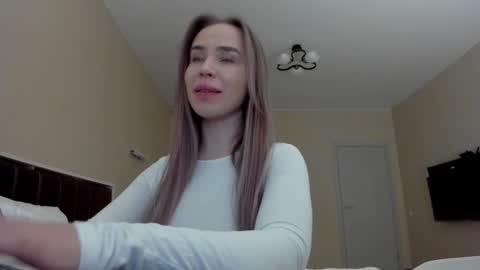 Kristina online show from November 2025 12:05:01 PM