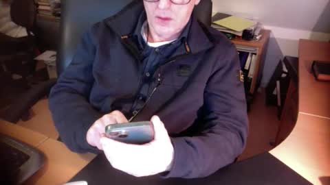 Snapshot of amor2200 chatting on December 2024 07:50:02 PM Amor2200 online show from December 2024 07:50:02 PM