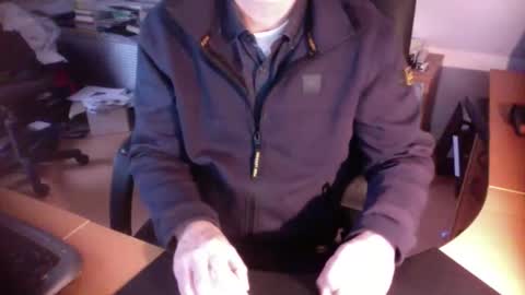 Snapshot of amor2200 chatting on December 2024 08:57:02 AM Amor2200 online show from December 2024 08:57:02 AM