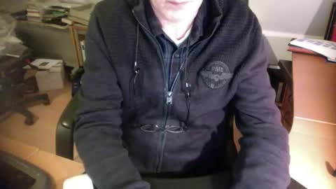 Snapshot of amor2200 chatting on December 2024 08:15:01 PM Amor2200 online show from December 2024 08:15:01 PM