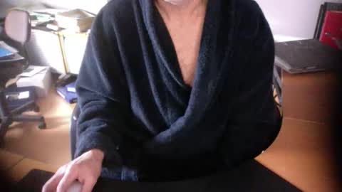 Snapshot of amor2200 chatting on February 2025 08:29:01 AM Amor2200 online show from February 2025 08:29:01 AM