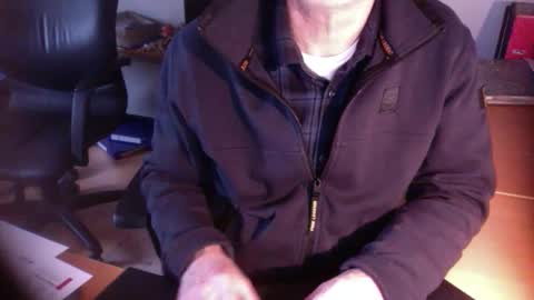 Snapshot of amor2200 chatting on February 2025 03:27:01 PM Amor2200 online show from February 2025 03:27:01 PM