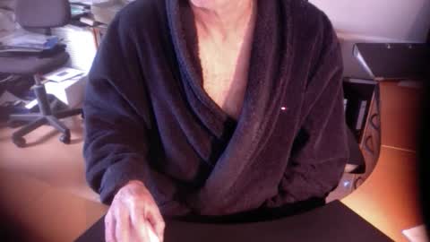 Snapshot of amor2200 chatting on March 2025 08:19:02 AM Amor2200 online show from March 2025 08:19:02 AM