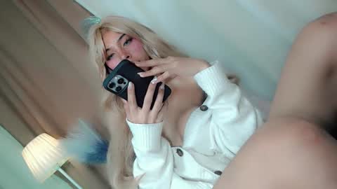 Snapshot of amor_pleasure chatting on December 2025 01:03:01 AM Belle Tylor online show from December 2025 01:03:01 AM